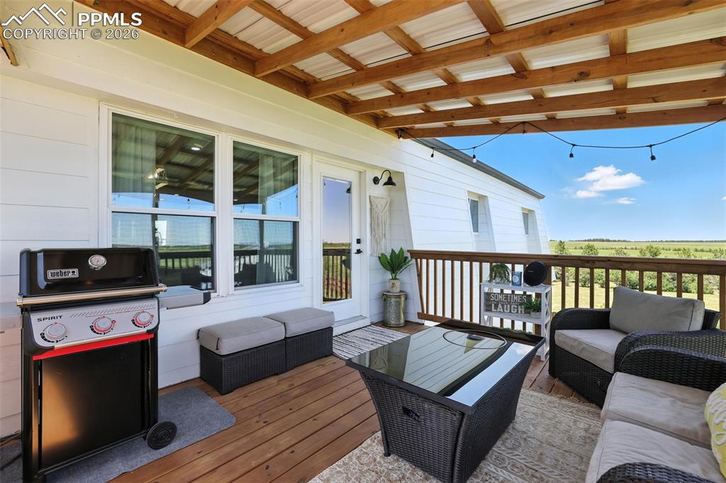 Image 34 of 46: Deck