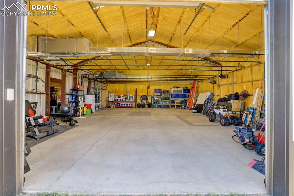 Image 38 of 46: Garage