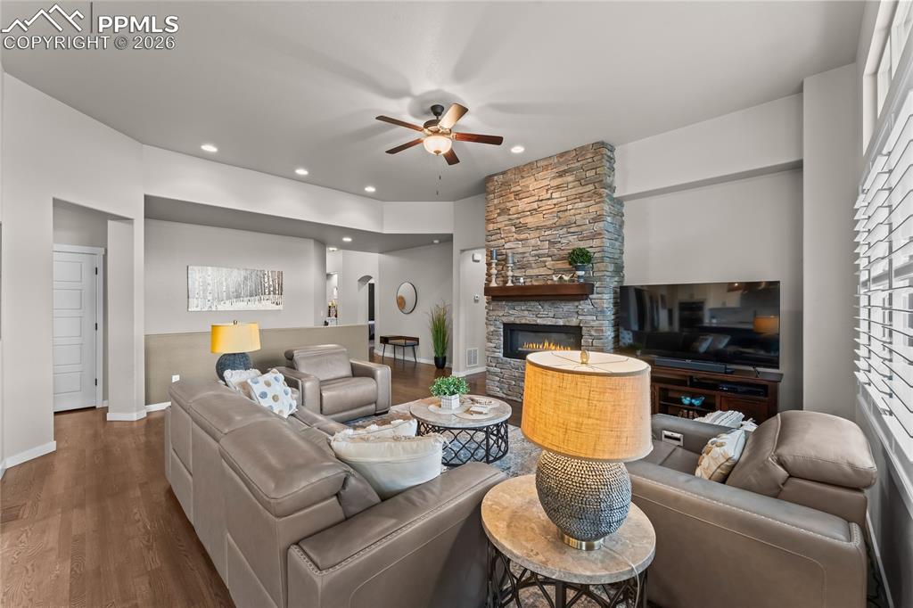 Image 10 of 50: Living Room