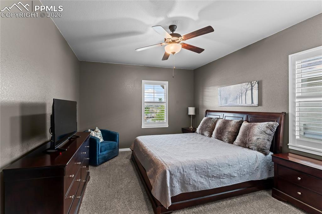 Image 11 of 50: Bedroom