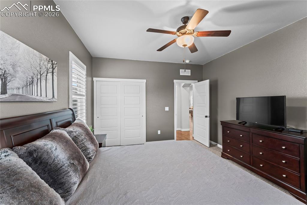 Image 12 of 50: Bedroom