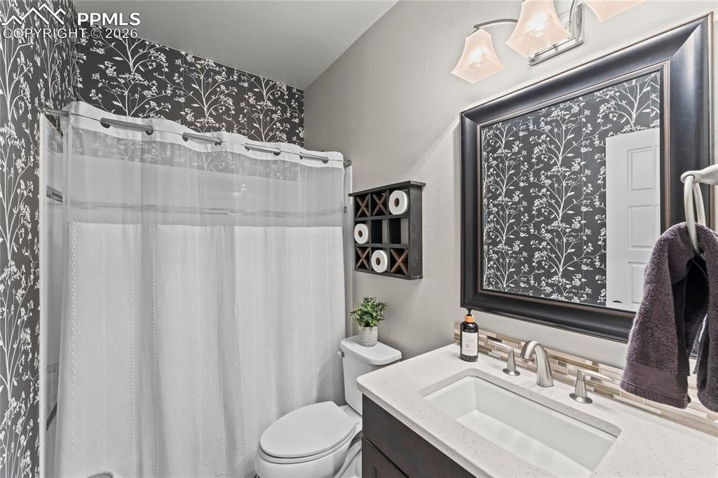 Image 13 of 50: Bathroom