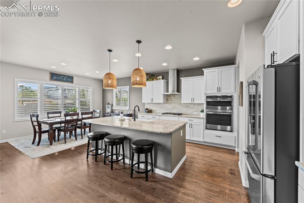 Image 14 of 50: Kitchen