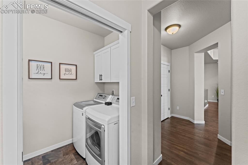 Image 20 of 50: Laundry