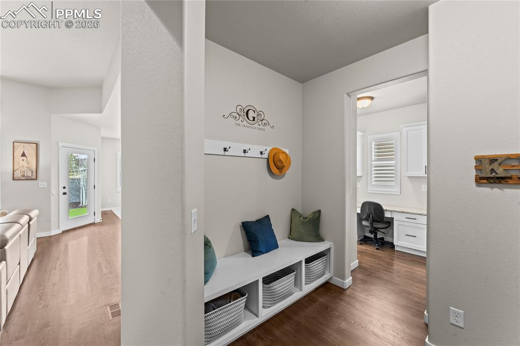 Image 22 of 50: Mud Room