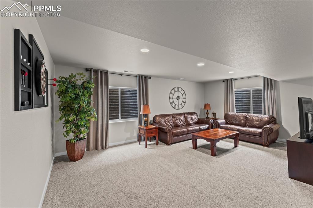 Image 32 of 50: Living Room