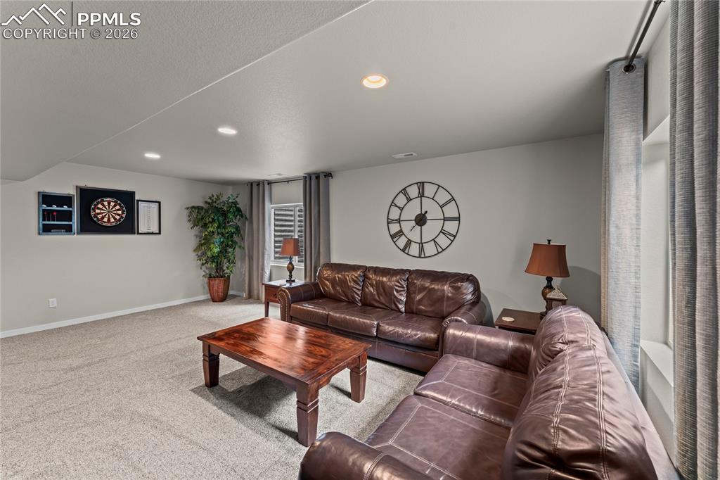 Image 34 of 50: Living Room