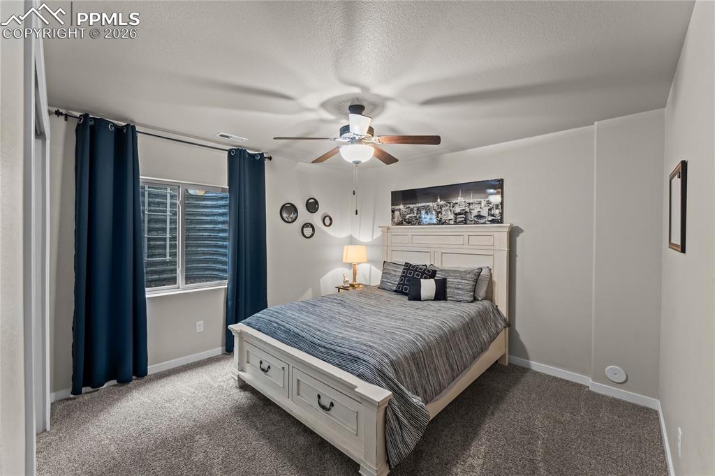 Image 35 of 50: Bedroom