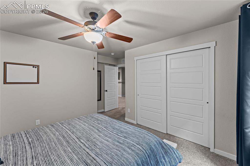 Image 36 of 50: Bedroom