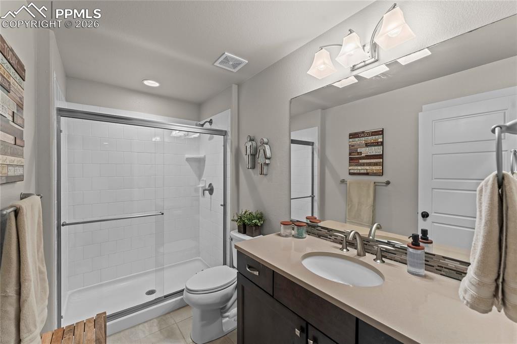 Image 37 of 50: Bathroom