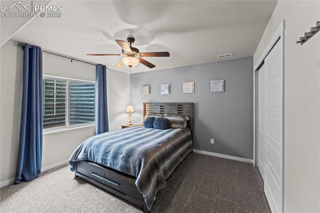 Image 38 of 50: Bedroom