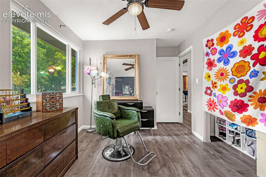 Image 15 of 38: Sitting Room