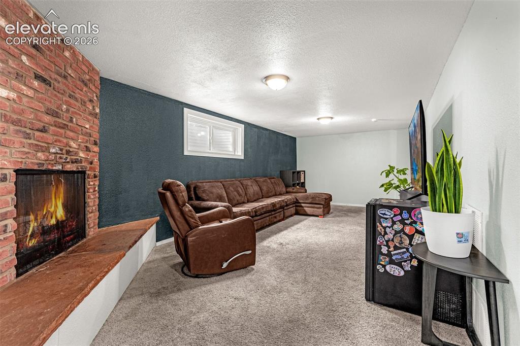 Image 20 of 38: Living Room