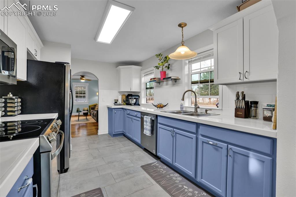 Image 10 of 27: Kitchen
