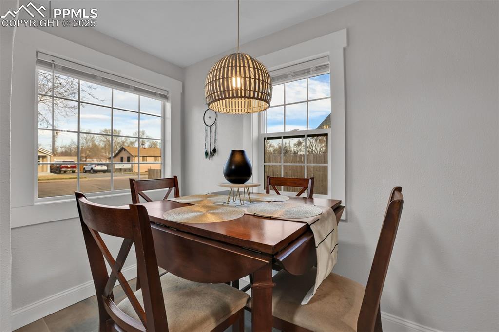 Image 11 of 27: Dining Area