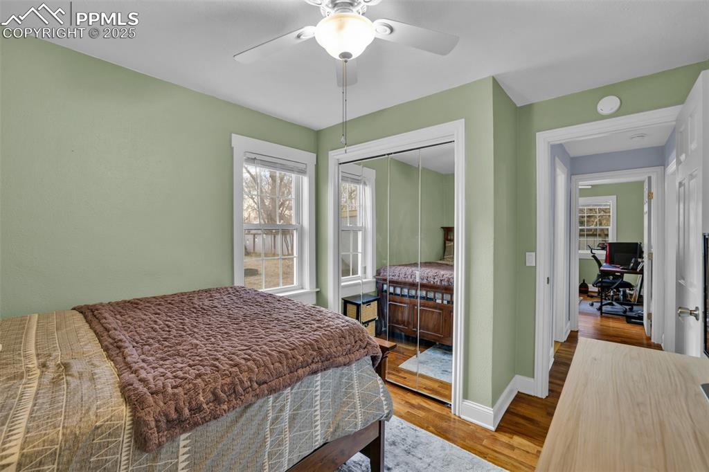 Image 14 of 27: Bedroom