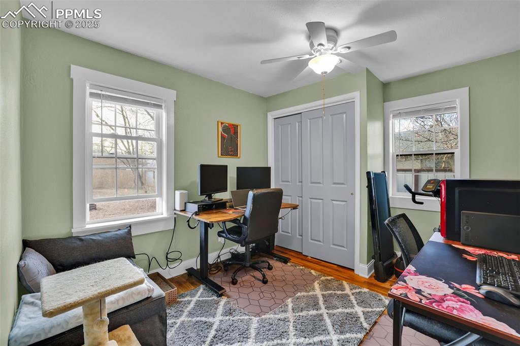 Image 15 of 27: Office