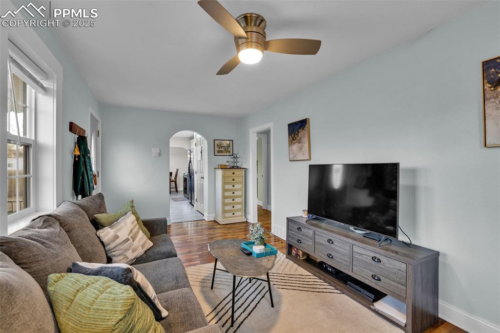 Image 7 of 27: Living Room