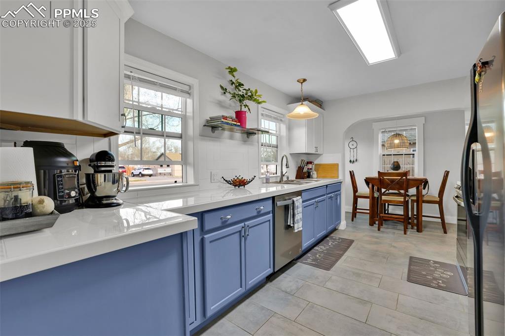 Image 8 of 27: Kitchen