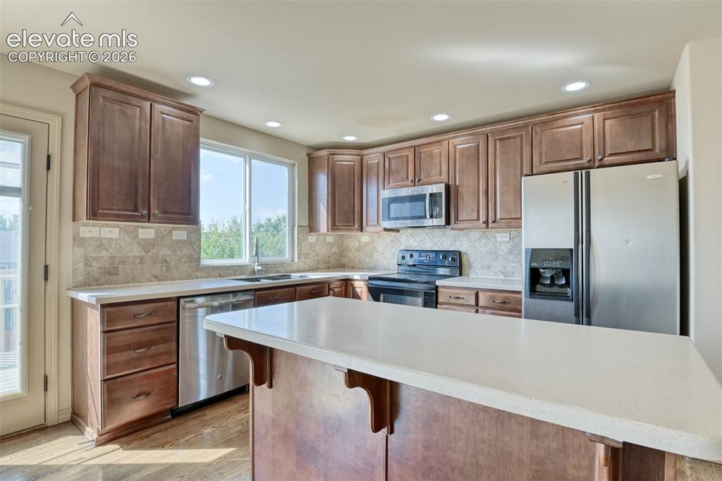 Image 18 of 47: Kitchen