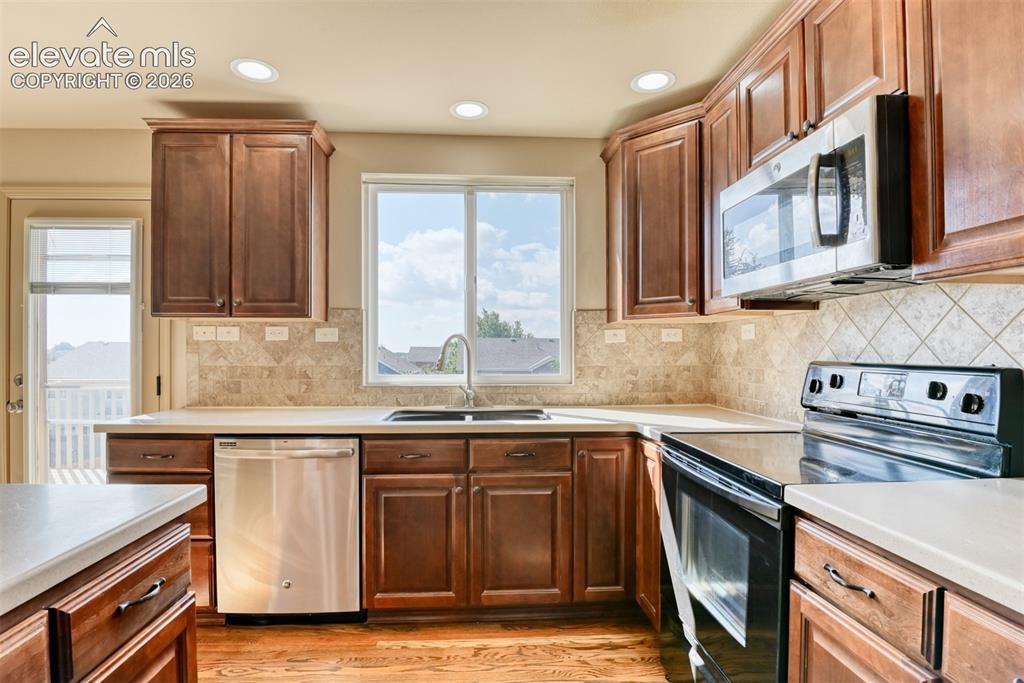 Image 20 of 47: Kitchen