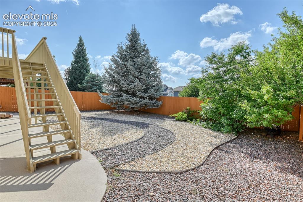 Image 8 of 47: Yard