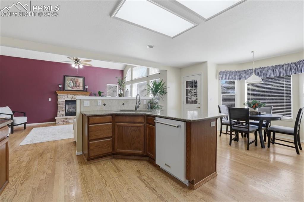 Image 15 of 48: Open kitchen flows into the family room.