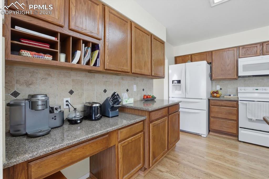 Image 17 of 48: Large kitchen with lots of counter space.