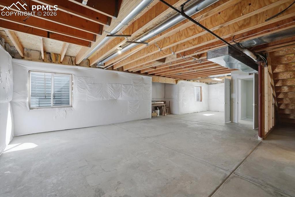 Image 40 of 48: Expandable lower level.