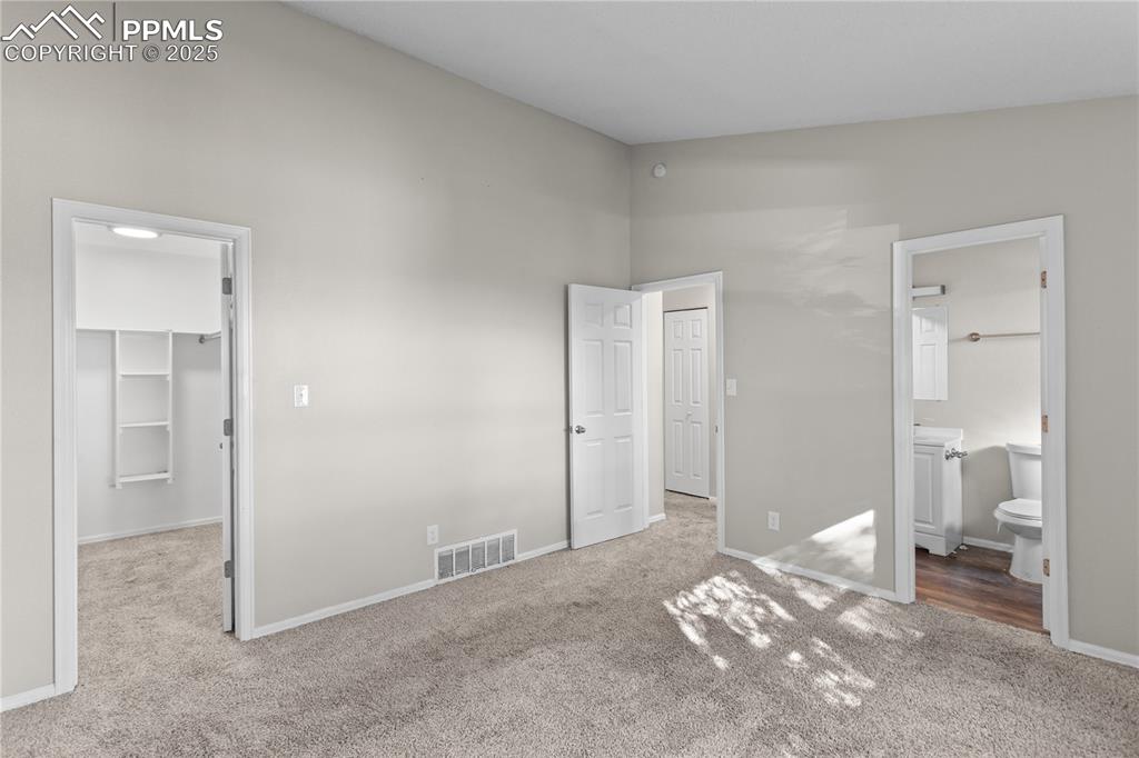 Image 13 of 33: Bedroom