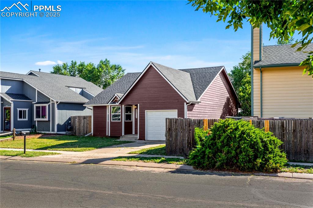 Image 4 of 33: Front of Structure