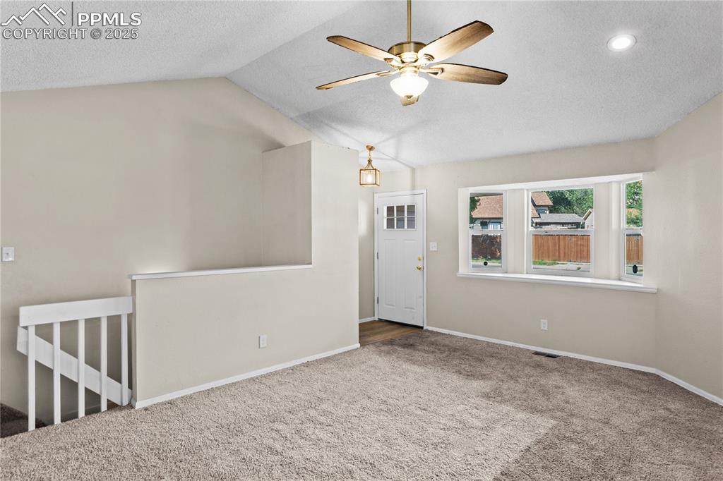 Image 6 of 33: Entry