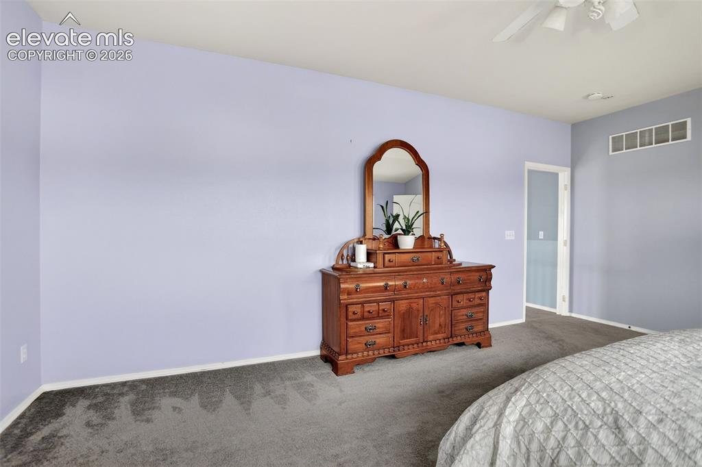 Image 33 of 46: Bedroom