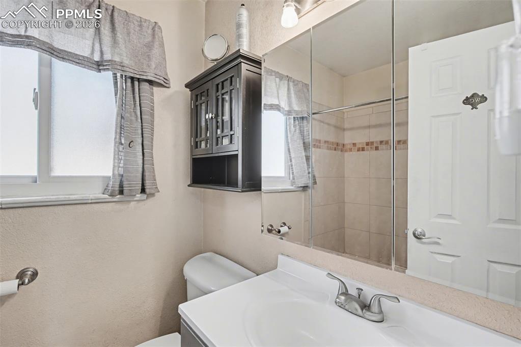 Image 11 of 28: Bathroom