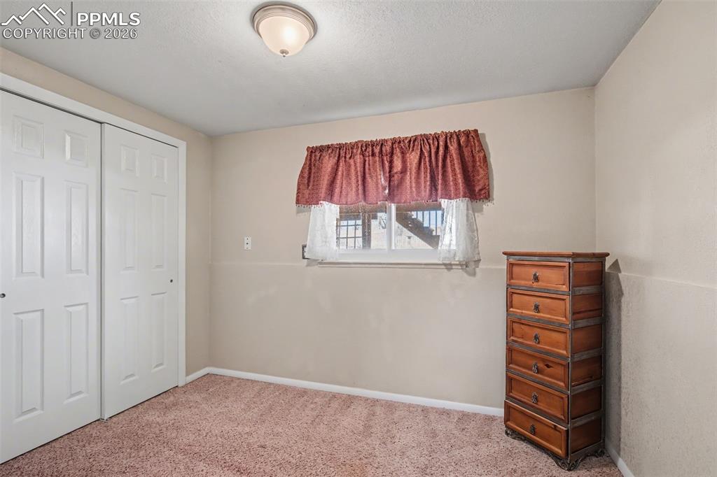 Image 17 of 28: Bedroom