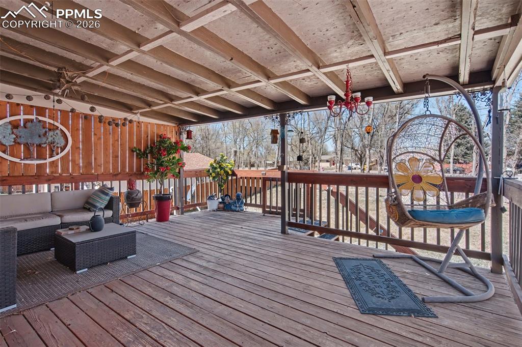 Image 23 of 28: Deck