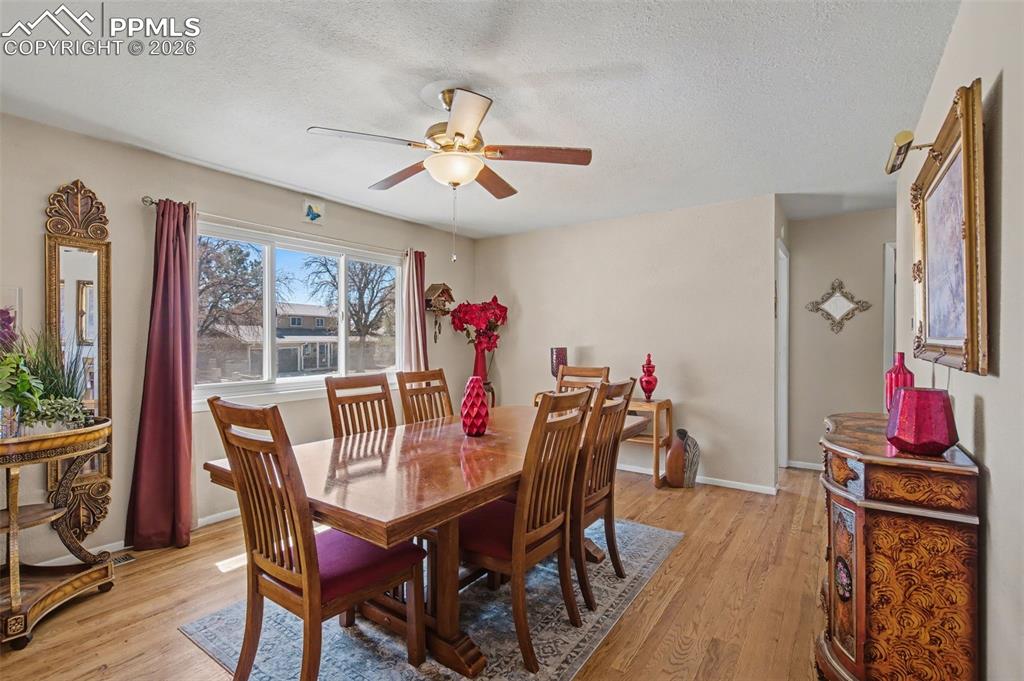 Image 4 of 28: Dining Area