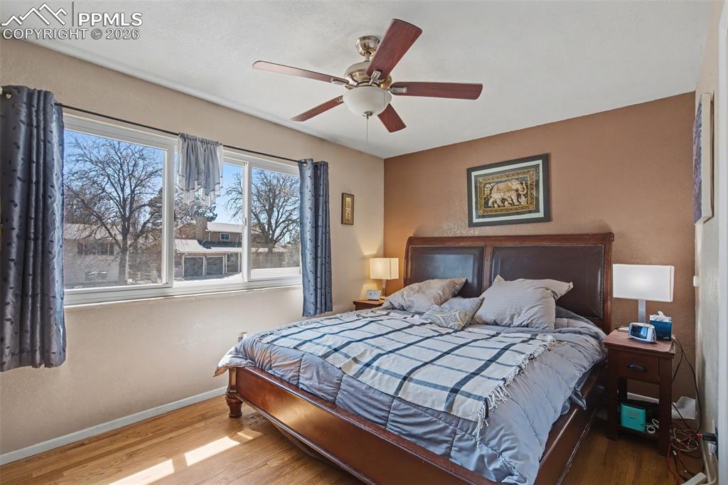 Image 9 of 28: Bedroom