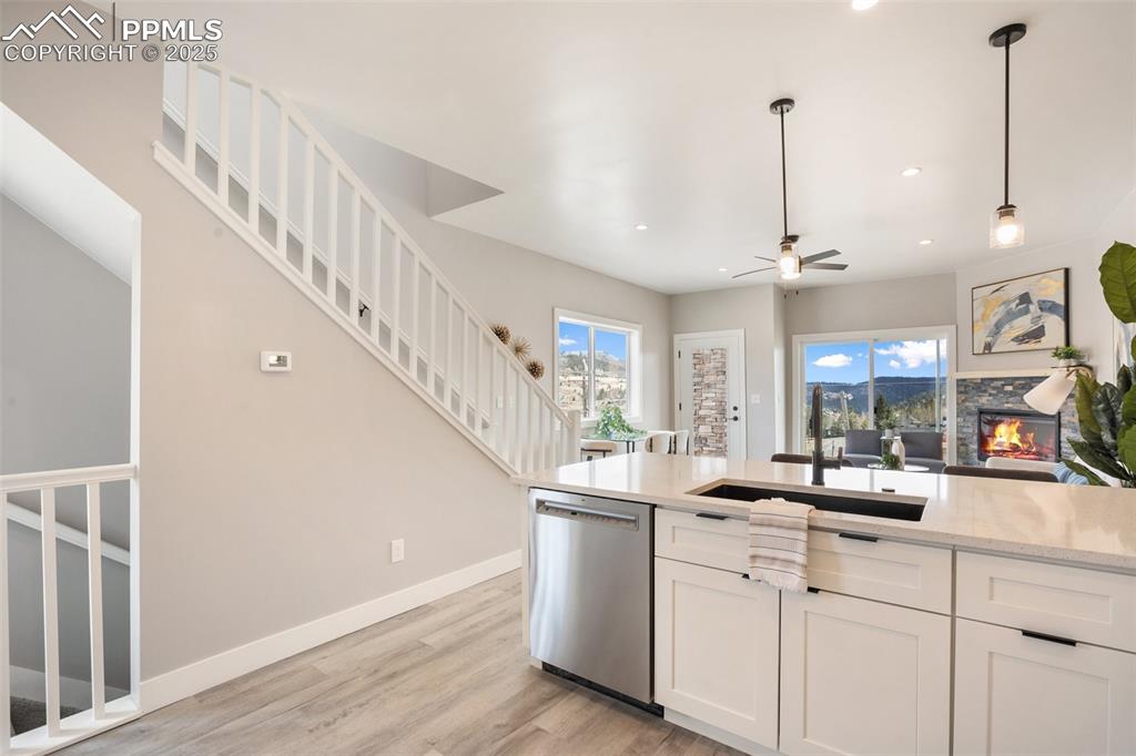 Image 15 of 36: Kitchen