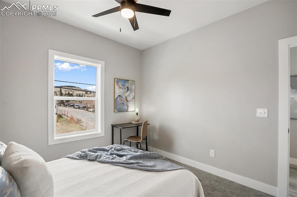 Image 19 of 36: Bedroom
