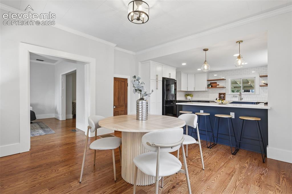 Image 12 of 47: Dining Area