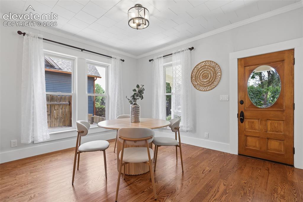 Image 13 of 47: Dining Area