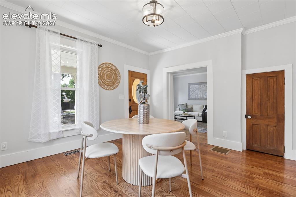Image 14 of 47: Dining Area