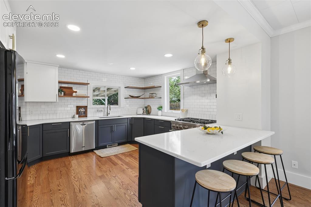 Image 15 of 47: Kitchen