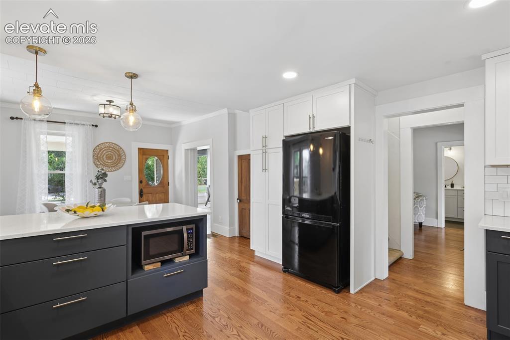 Image 18 of 47: Kitchen