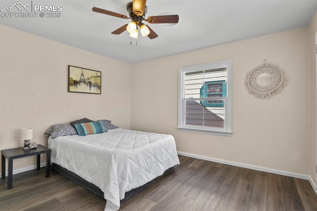 Image 12 of 20: Bedroom