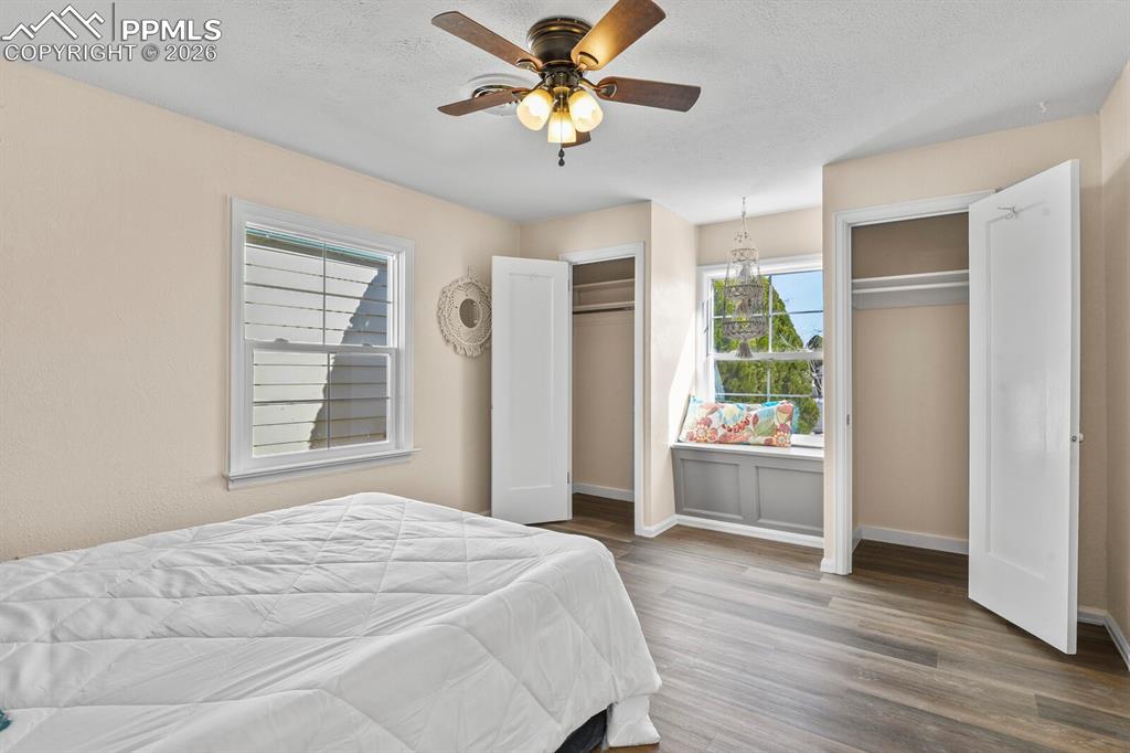 Image 13 of 20: Bedroom