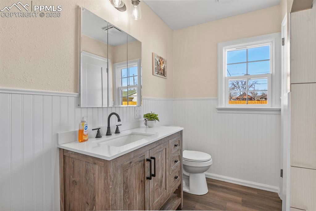 Image 15 of 20: Bathroom