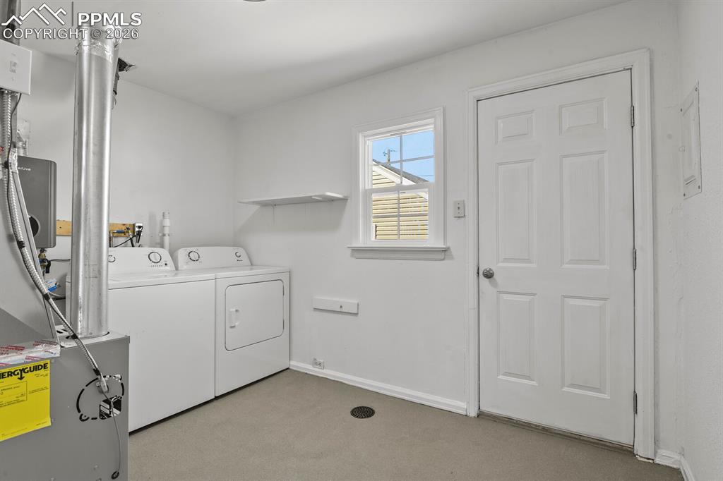 Image 17 of 20: Laundry