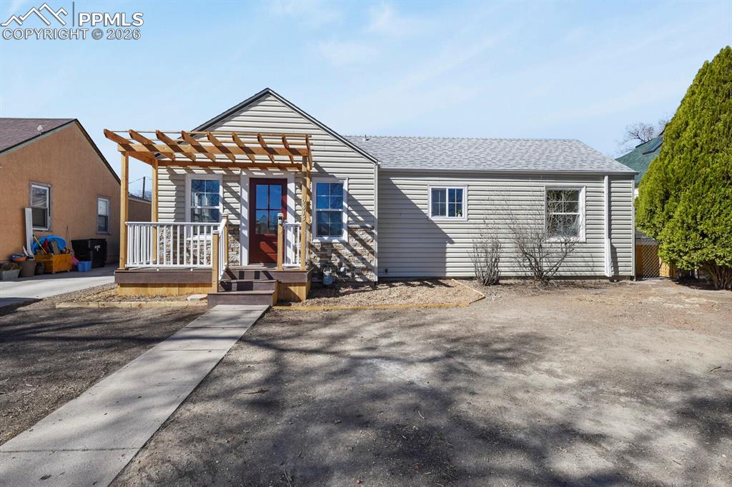 Image 2 of 20: Front of Structure